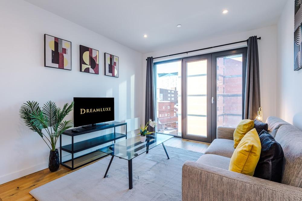Remarkable 2-Bed Apartment in Birmingham