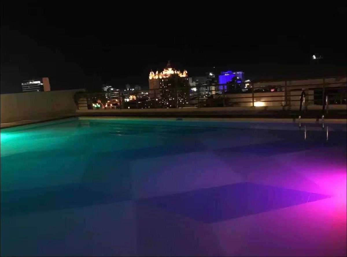 Cozy Studio Type Condo Near IT Park With POOL Netflix & Wifi