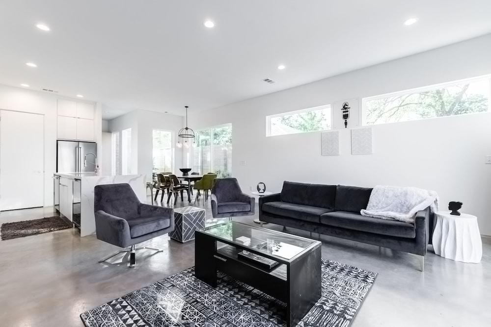 6/6 Townhouse with Patio/Balcony