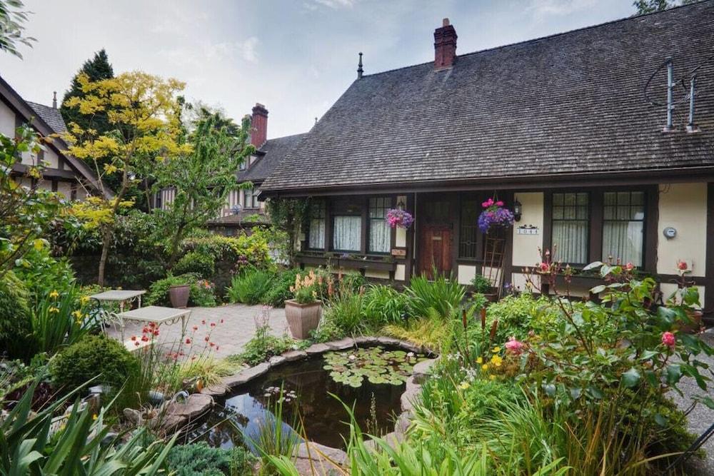 Tudor Cottage Rental
